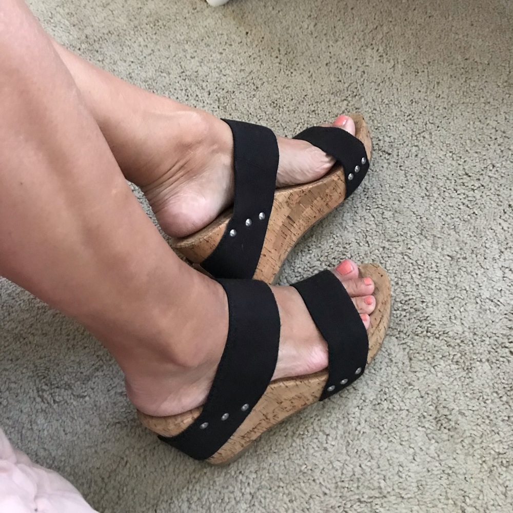 Strappy black platform wedge size 8.5